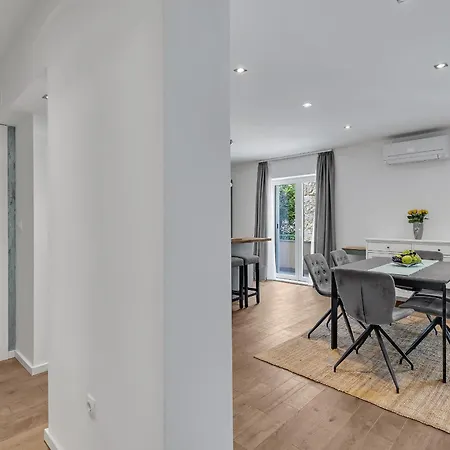 Family Violet , Centar Located Apartamento Makarska