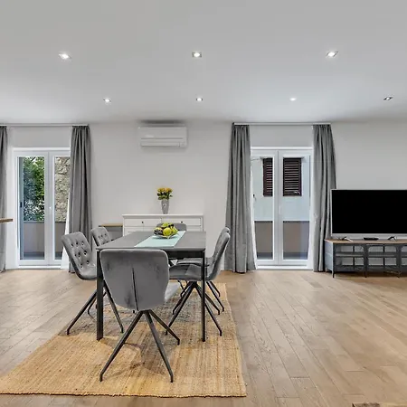 Family Violet , Centar Located Apartamento Makarska