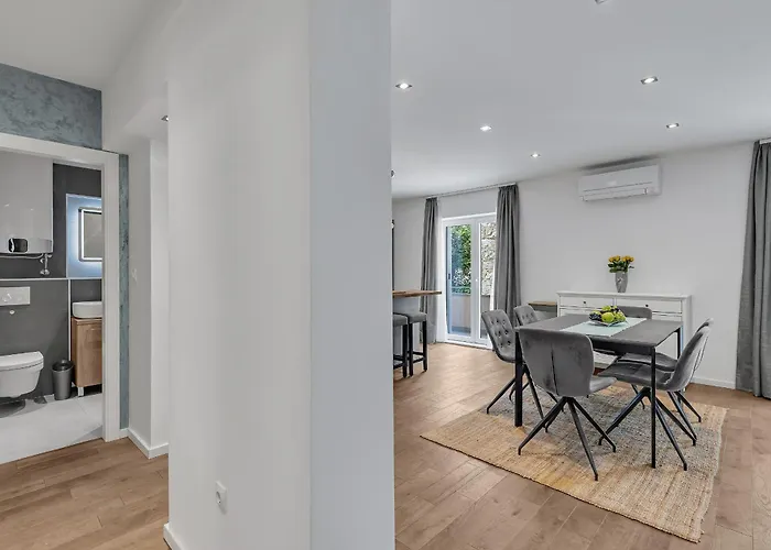 Family Violet , Centar Located Appartement Makarska