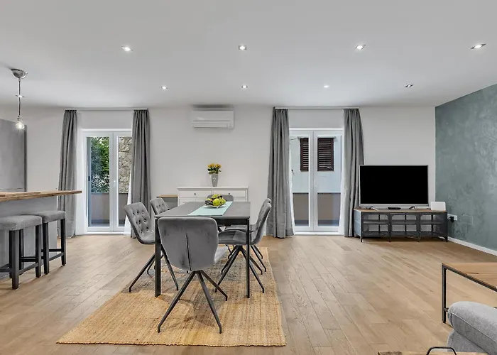 Family Violet , Centar Located Appartement Makarska
