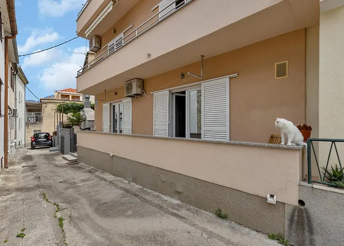 Family Violet , Centar Located * Makarska